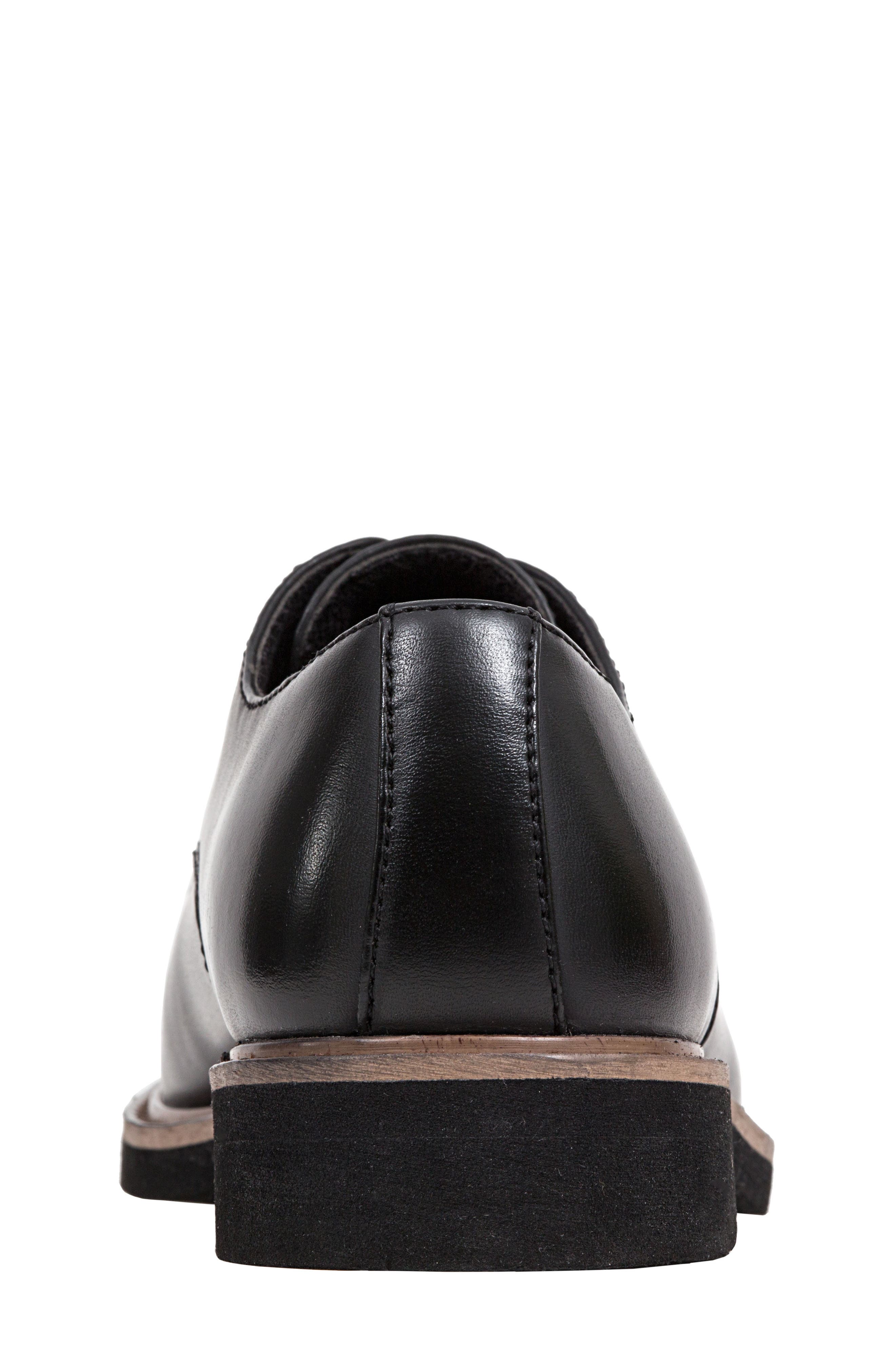 Deer Stags Denny Oxford, Alternate, color, 