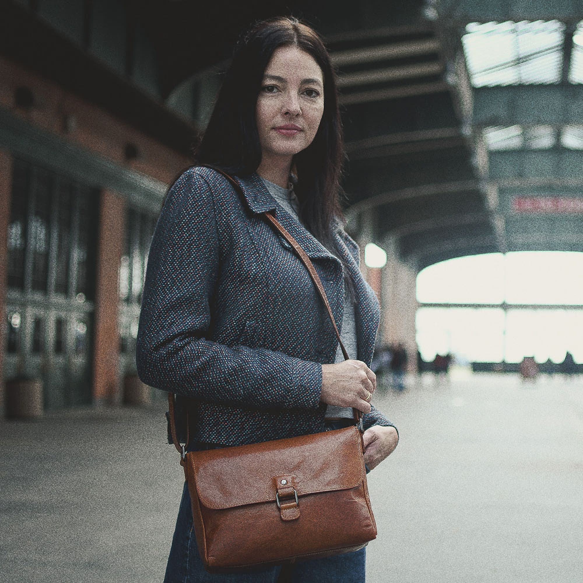 Voyager Olivia Crossbody Bag, Alternate, color, Honey