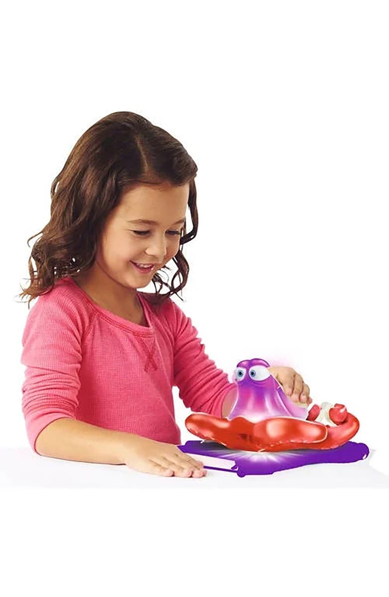 Bandai Namco Disney Finding Dory Change and Chat Hank, Alternate, color, 