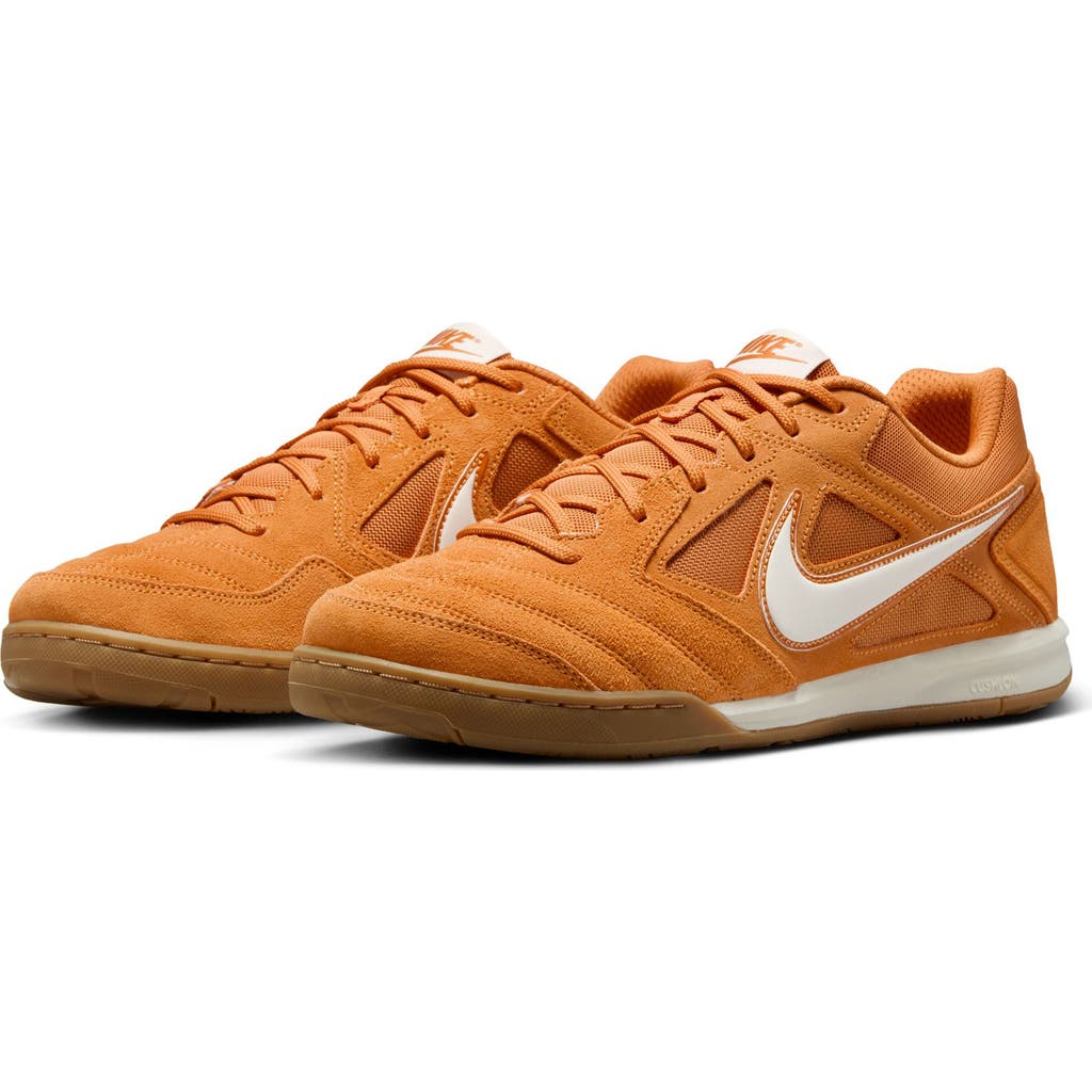 Nike Gato Soccer Sneaker