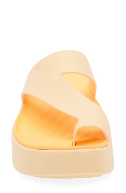 Crocs Getaway Toe Loop Platform Sandal In Golden Hour