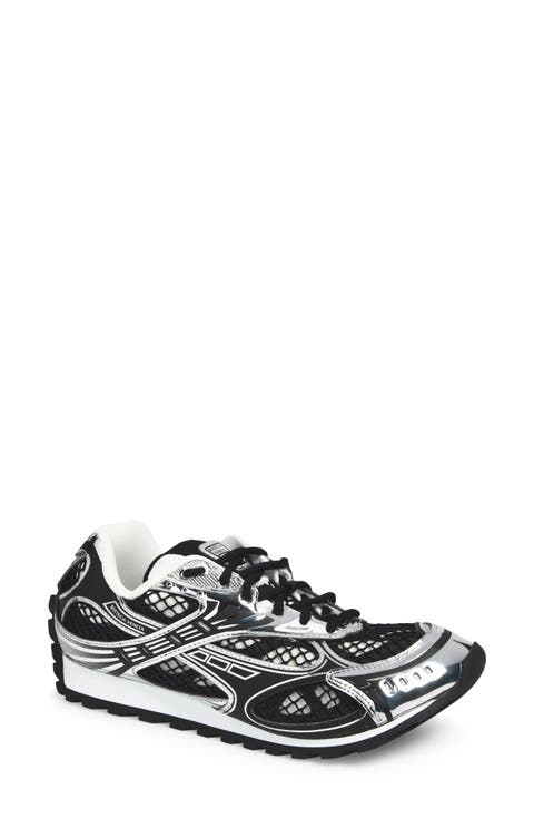 Orbit Low Top Sneaker