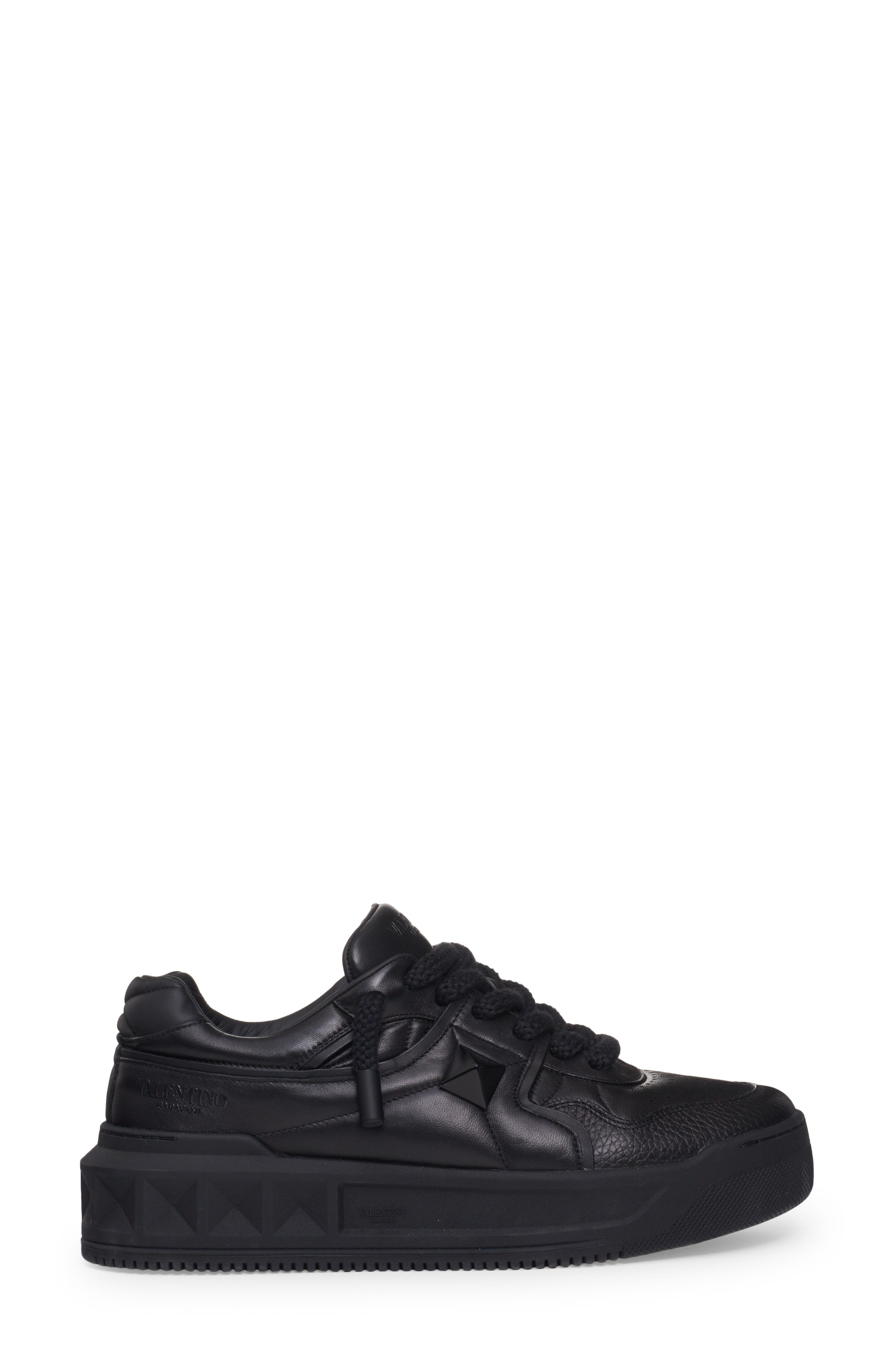 Valentino Garavani One-Stud Low Top Sneaker, Alternate, color, Nero