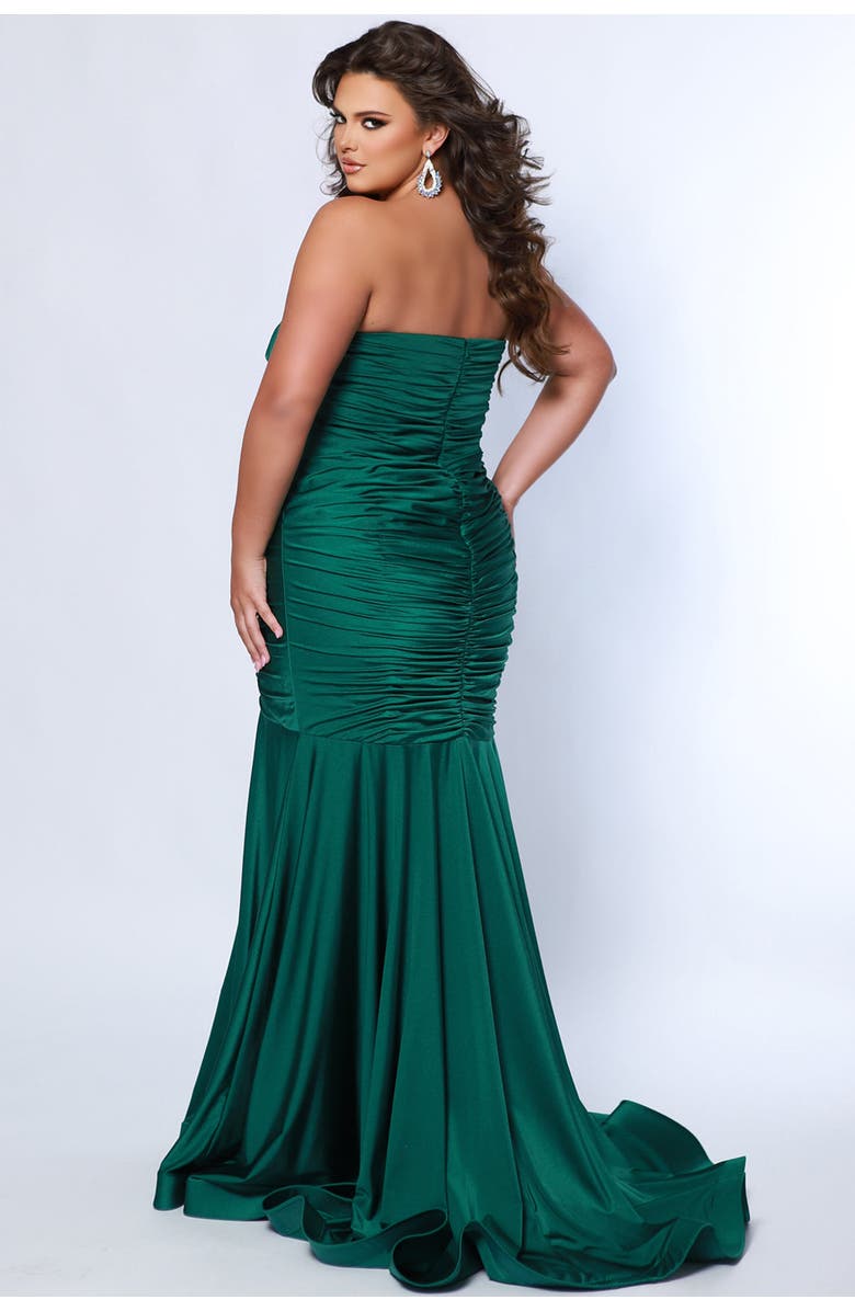 Sydney's Closet Fitted Mermaid Plus Size Strapless Ruched Train Evening Dress, Alternate, color, 