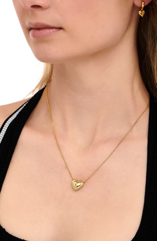 Devata Contoured Line Heart Pendant Necklace In Gold
