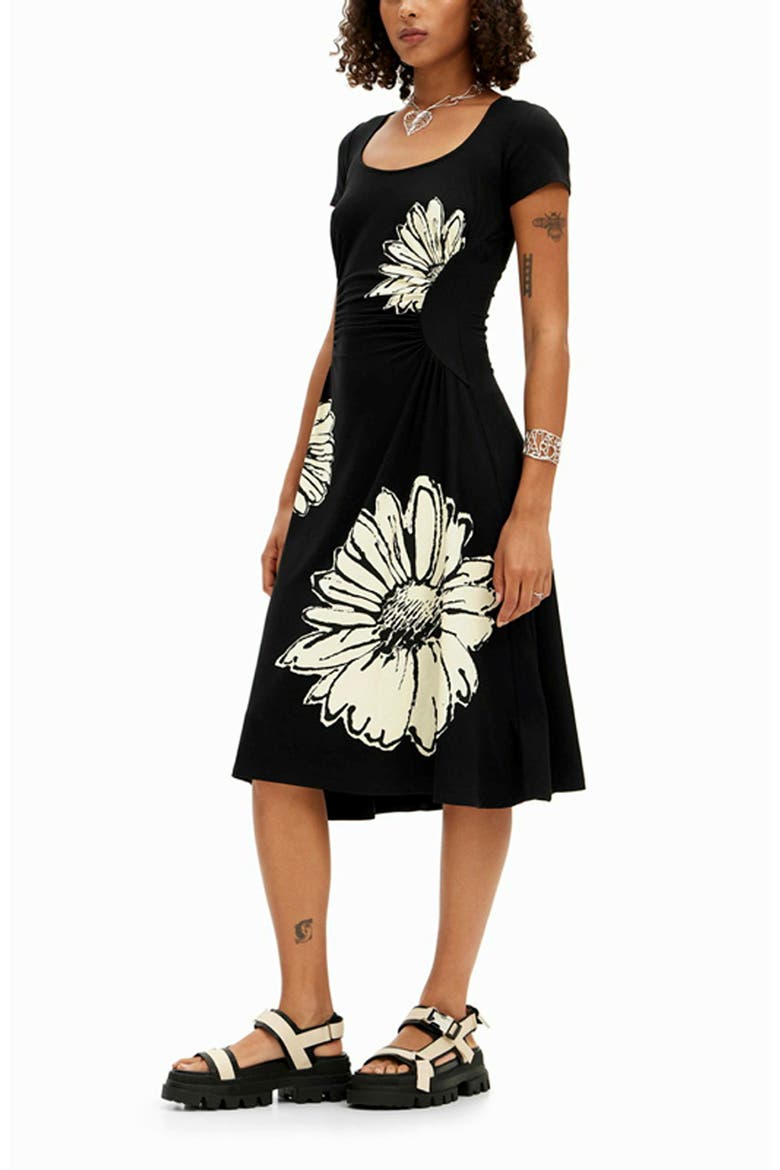 Sunmari Short Sleeve Midi Dress, Alternate, color, BLACK