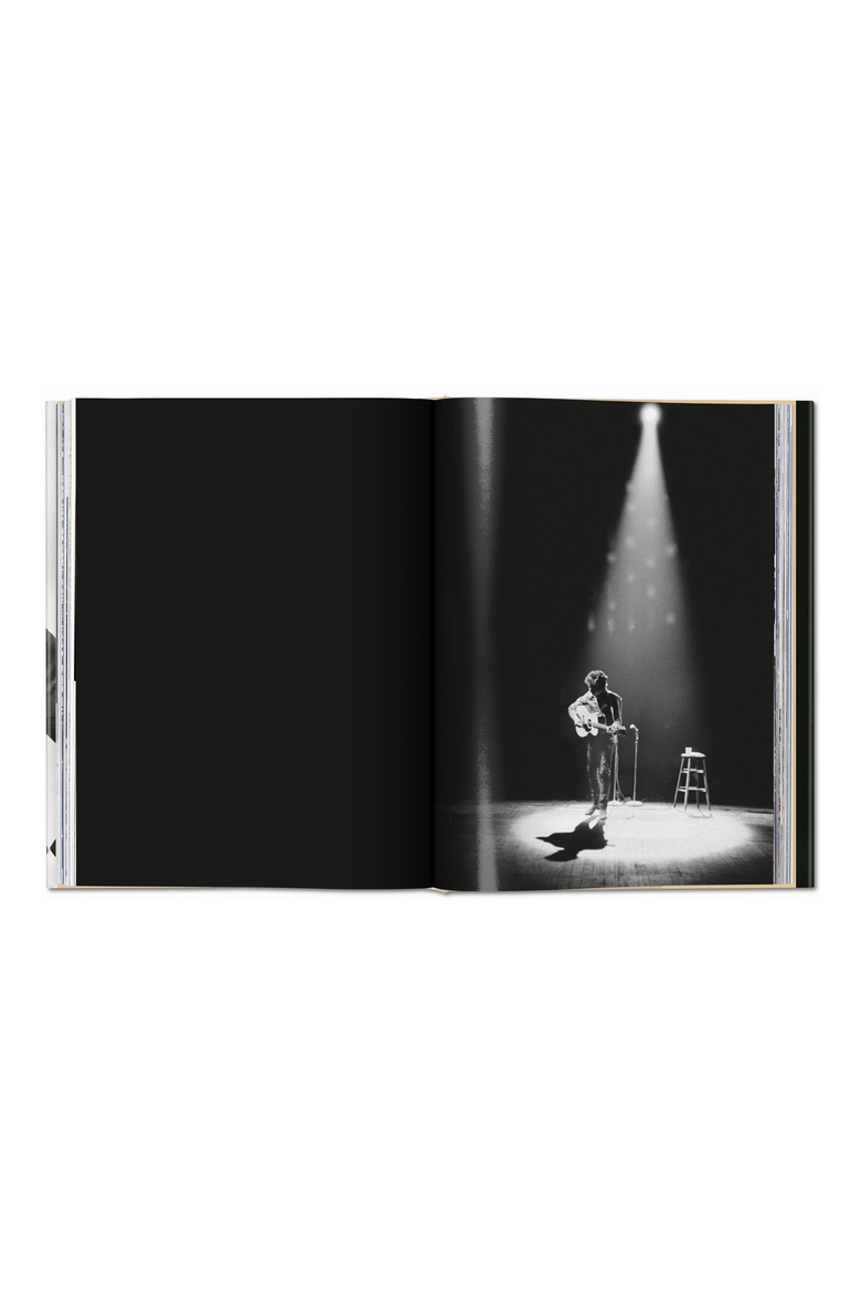 Daniel Kramer Bob Dylan A Year and a Day English French German Book, Alternate, color, Black