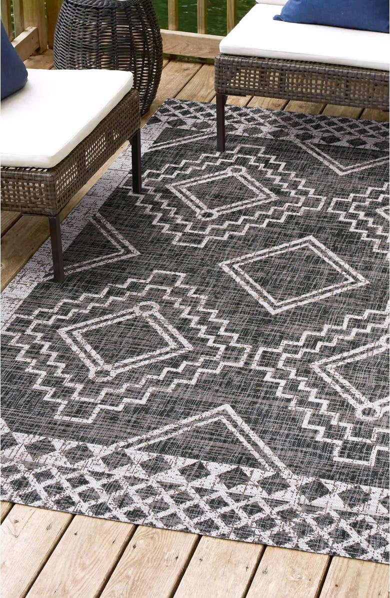 JONATHAN Y Marokko Diamond Medallion Indoor/Outdoor Area Rug, Alternate, color, Black/Ivory