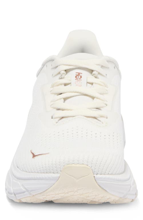 Hoka Arahi 7 Sneakers In Blanc De Blanc/rose Gold