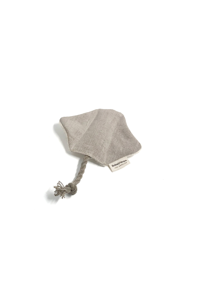 The Kind Pet Stingray Cat Toy with Buckwheat for Crinkles and Organic Catnip, Main, color,