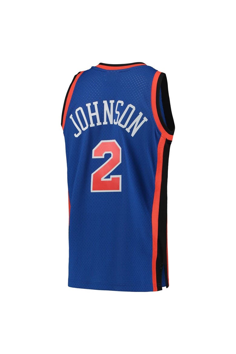 Men's Mitchell & Ness Larry Johnson Blue New York Knicks 1998/99 Hardwood Classics Swingman Jersey, Alternate, color, Blue
