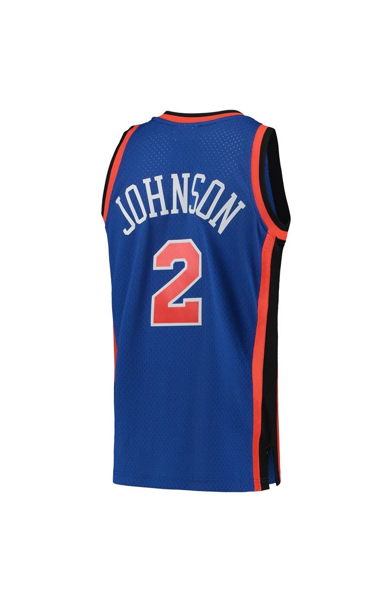 Mitchell & Ness Men's Mitchell & Ness Larry Johnson Blue New York Knicks 1998/99 Hardwood Classics Swingman Jersey, Alternate, color,