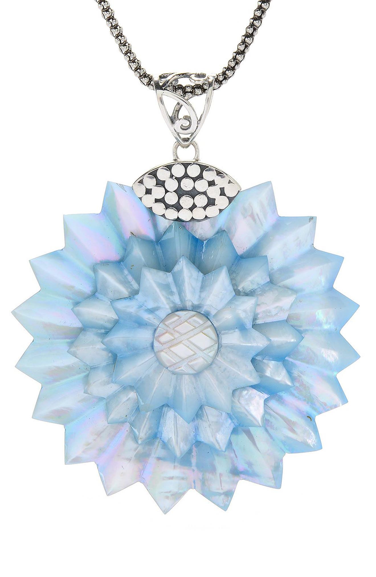 Mother of Pearl Flower Pendant Necklace