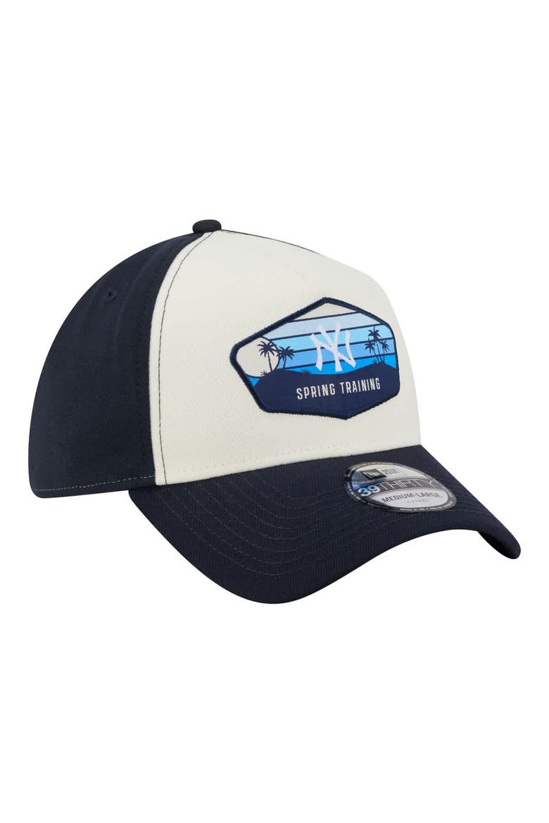 Men's New Era  Stone New York Yankees 2026 Spring Training Fan Pack Gradient 39THIRTY Flex Hat, Alternate, color, Stone