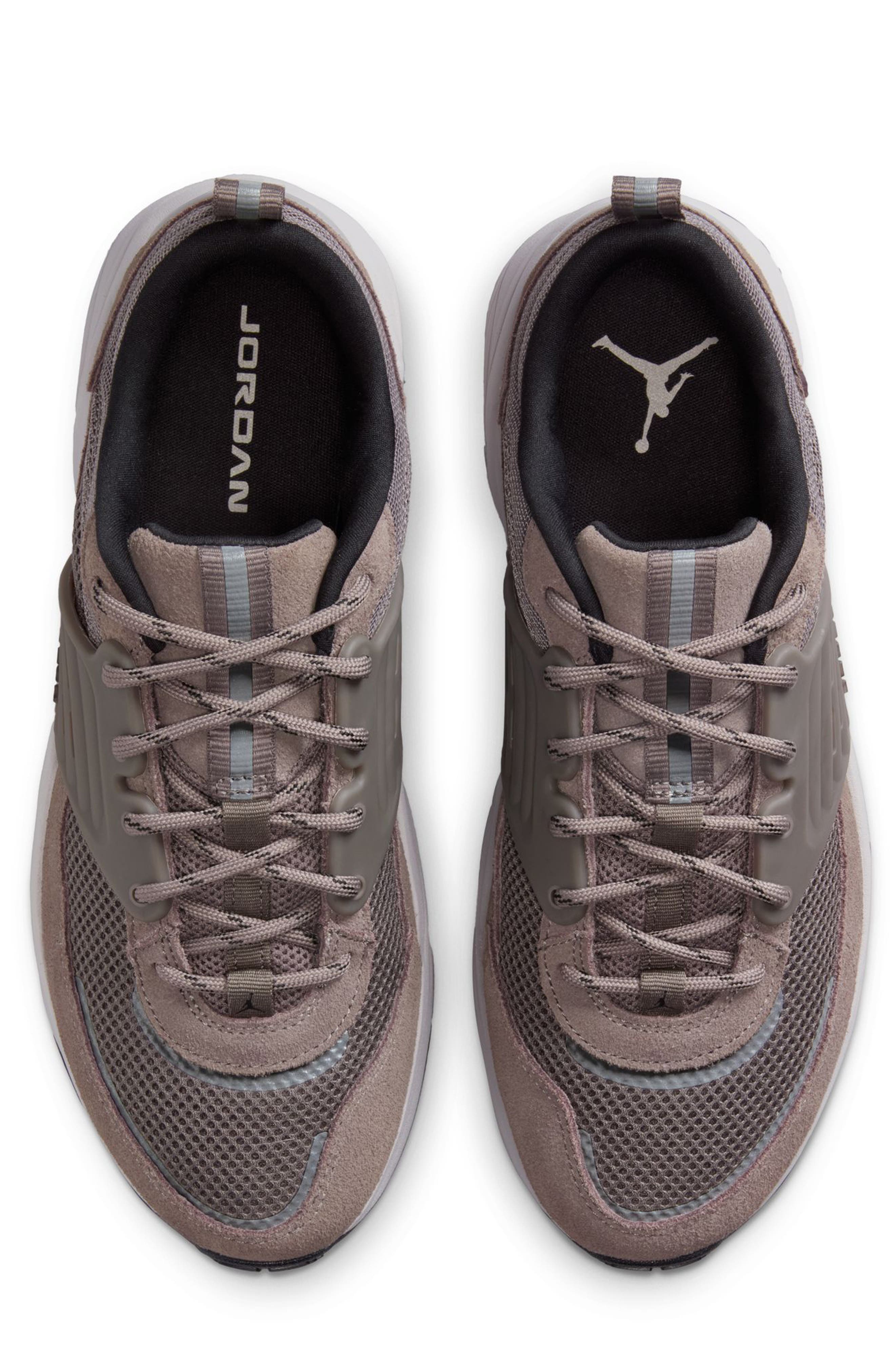Jordan Trunner O/S Sneaker, Alternate, color, Cave Stone/ Moon Particle