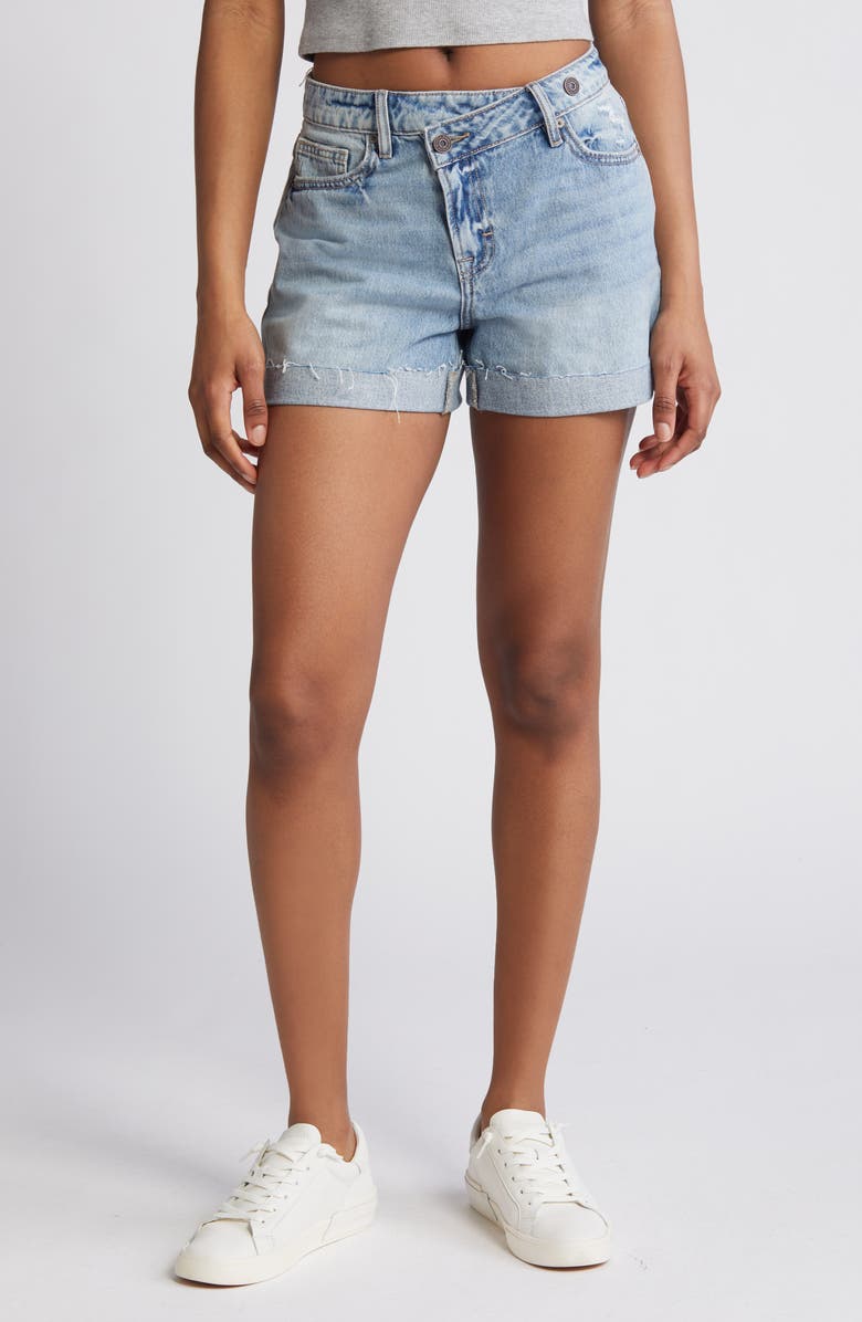 HIDDEN JEANS Crossover Waist Denim Mom Shorts, Main, color, Medium Wash