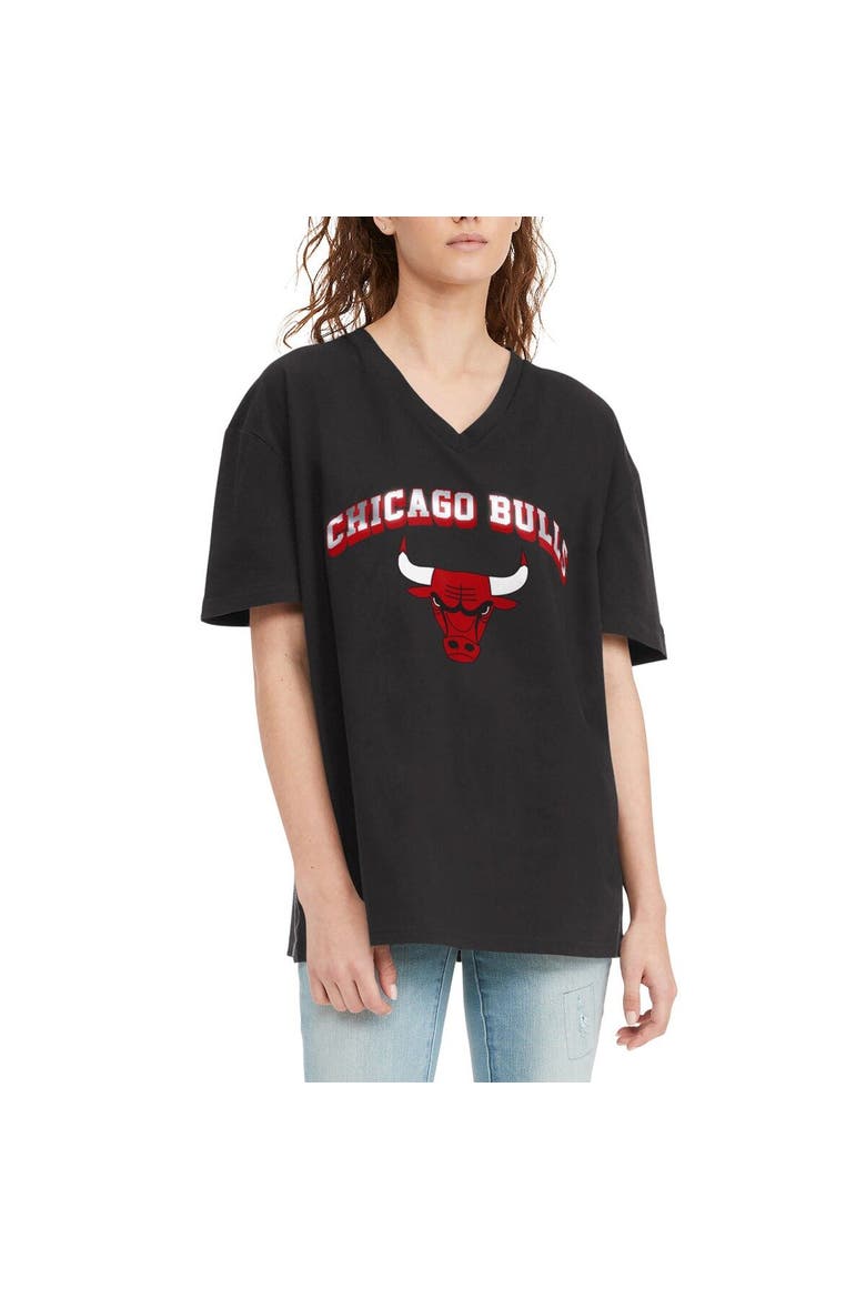 Women's Tommy Jeans Black Chicago Bulls Ashley V-Neck T-Shirt, Alternate, color, Black