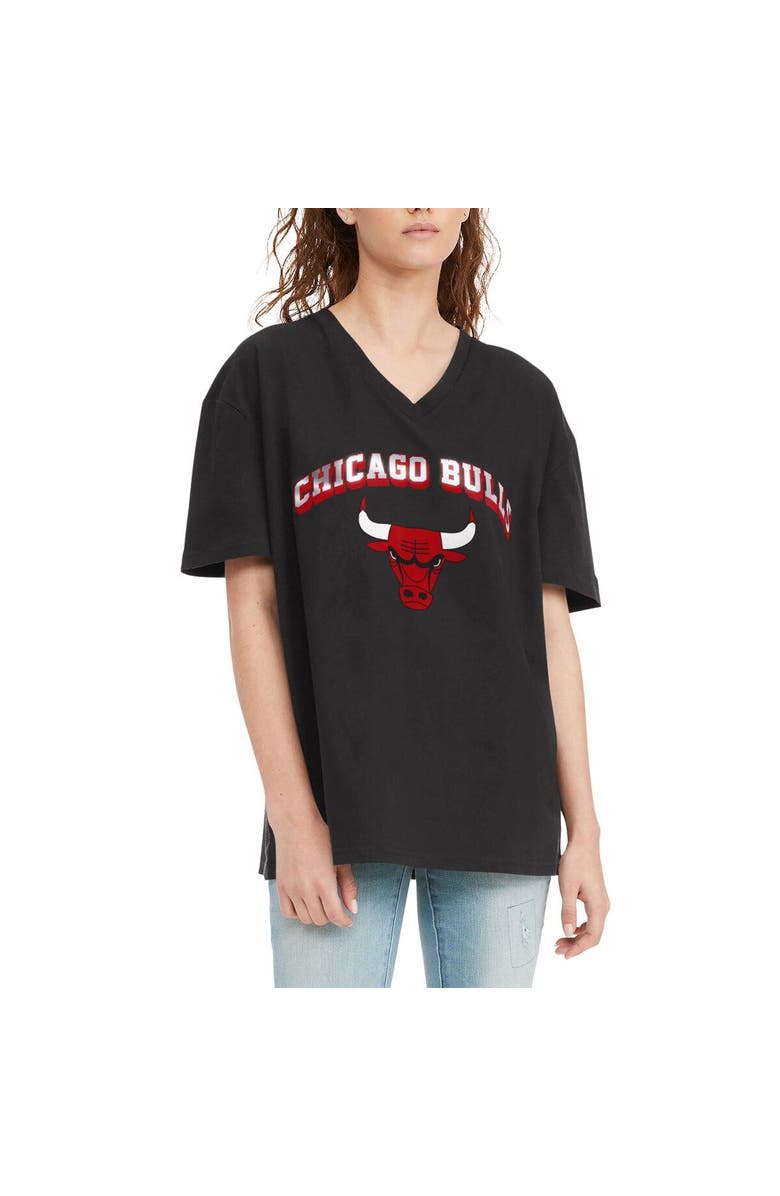 TOMMY JEANS Women's Tommy Jeans Black Chicago Bulls Ashley V-Neck T-Shirt, Alternate, color, Black