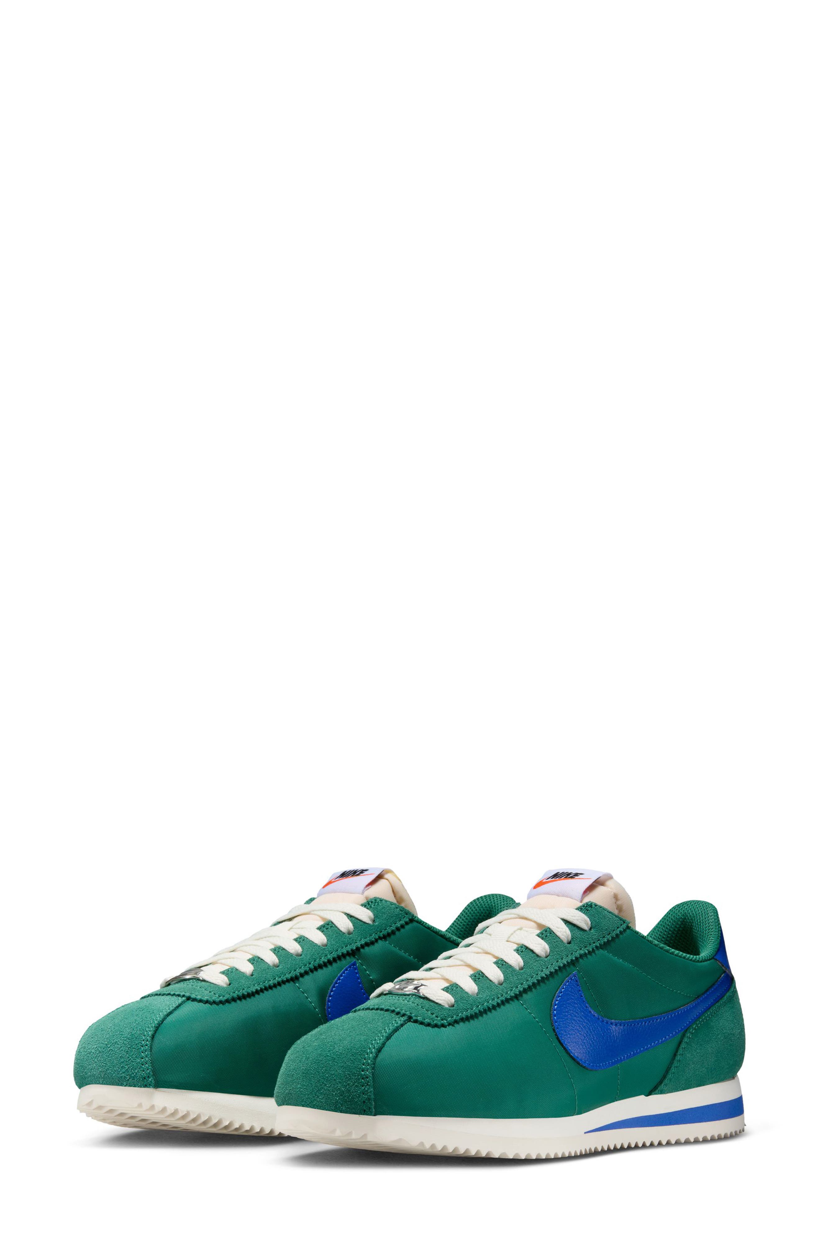  Evergreen Aura/ Royal/ White