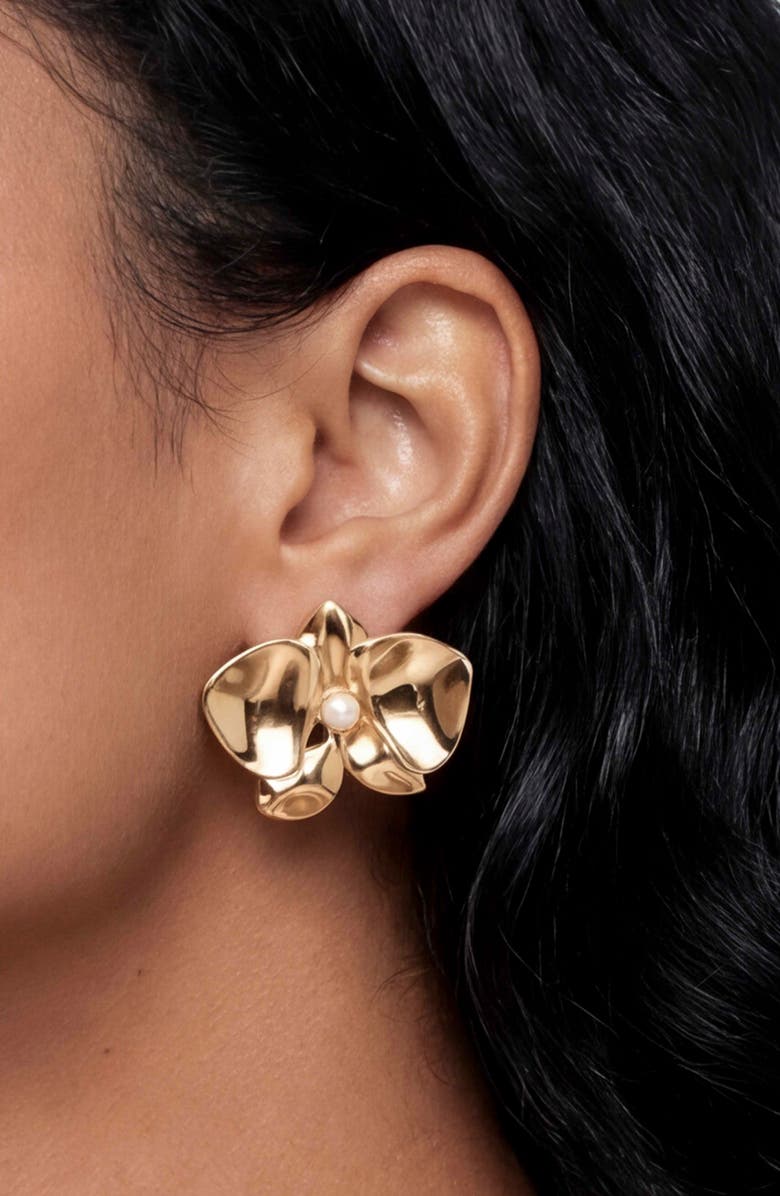 Ettika Freshwater Pearl Blossom Stud Earrings, Alternate, color, Gold/ Pearl