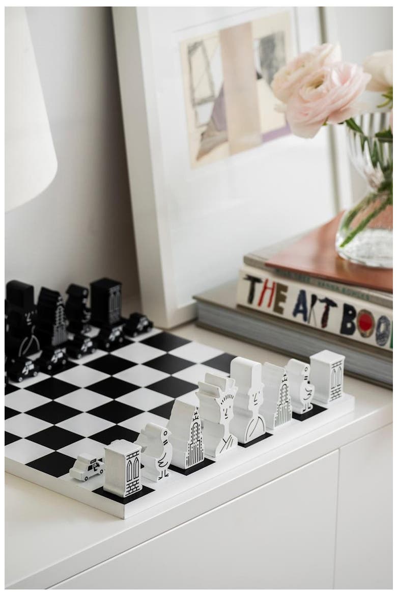 The New Yorker's Chess Set, Alternate, color, BLACK WHITE