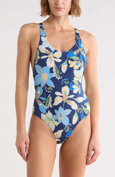 Nike Scoopneck One-Piece Swimsuit
