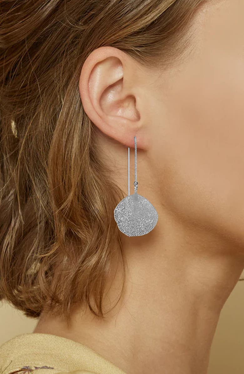 Bearfruit Jewelry Sienna Textured Leaf Disc Threader Earrings Sculptural Trendy, Alternate, color, Dark Grey