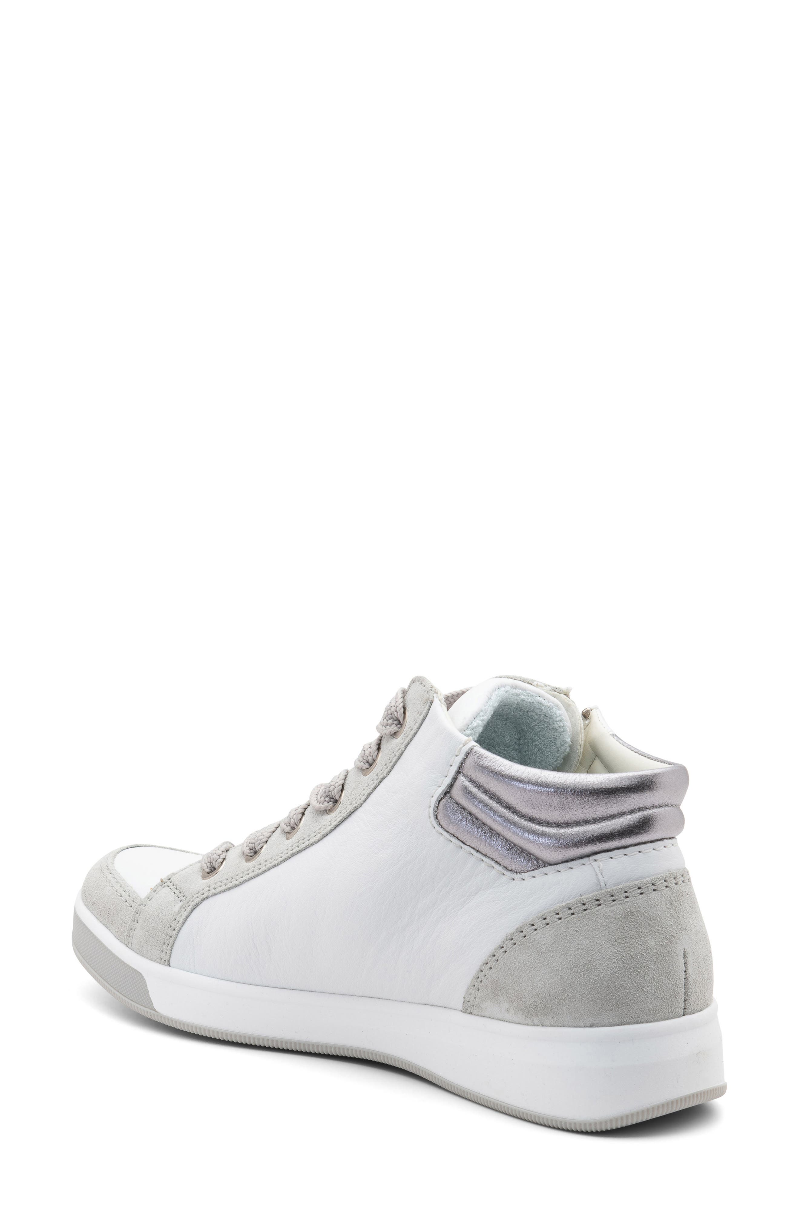 Rei Sneaker - image 4