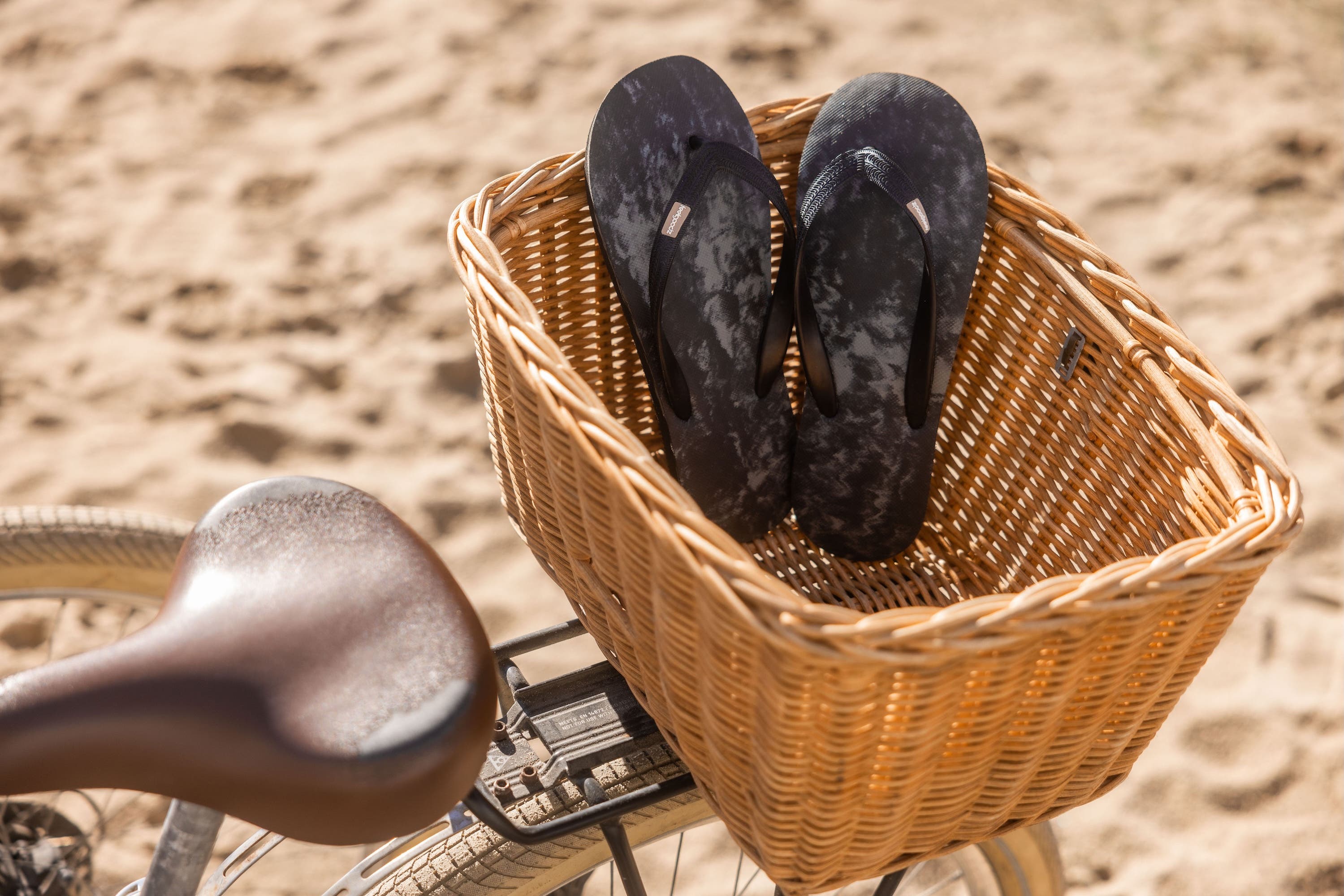 Feelgoodz Men’s Classicz Remix Natural Rubber Flip-Flop Thong Sandals, Alternate, color, Kraken