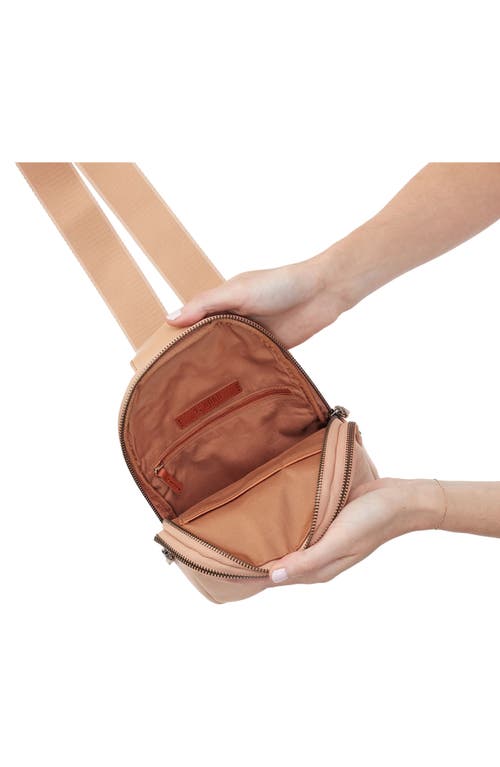 Hobo Cass Leather Sling Bag In Porcini
