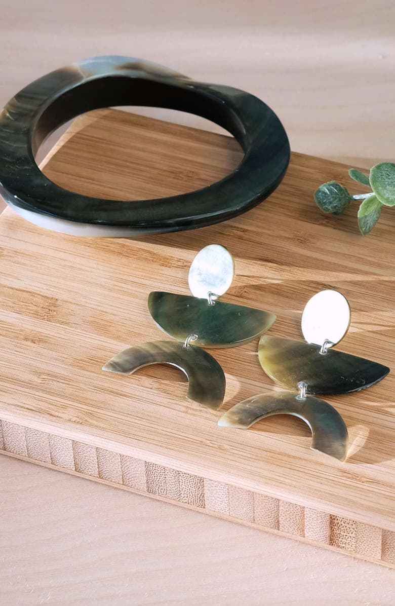 LIKHA Mother-of-Pearl Long Geometric Dangle Earrings, Alternate, color, Black