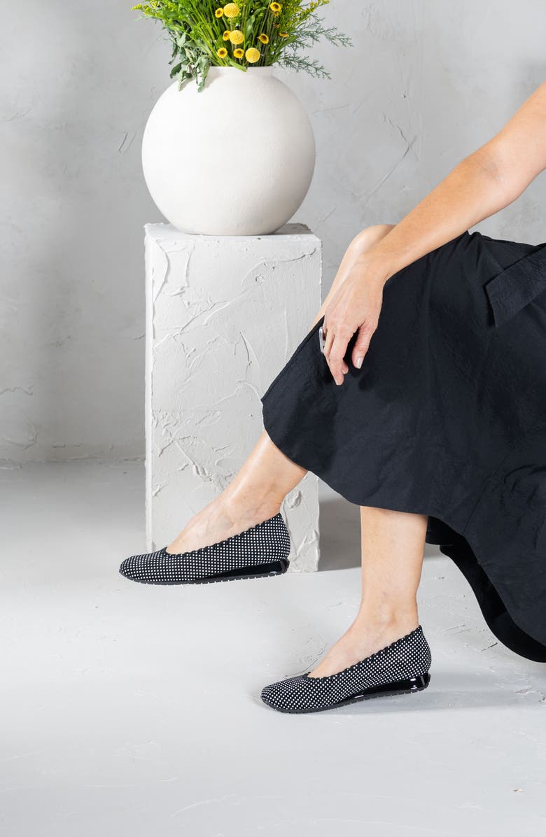 L'Amour des Pieds Tiffanie Flat, Alternate, color, Black/ White