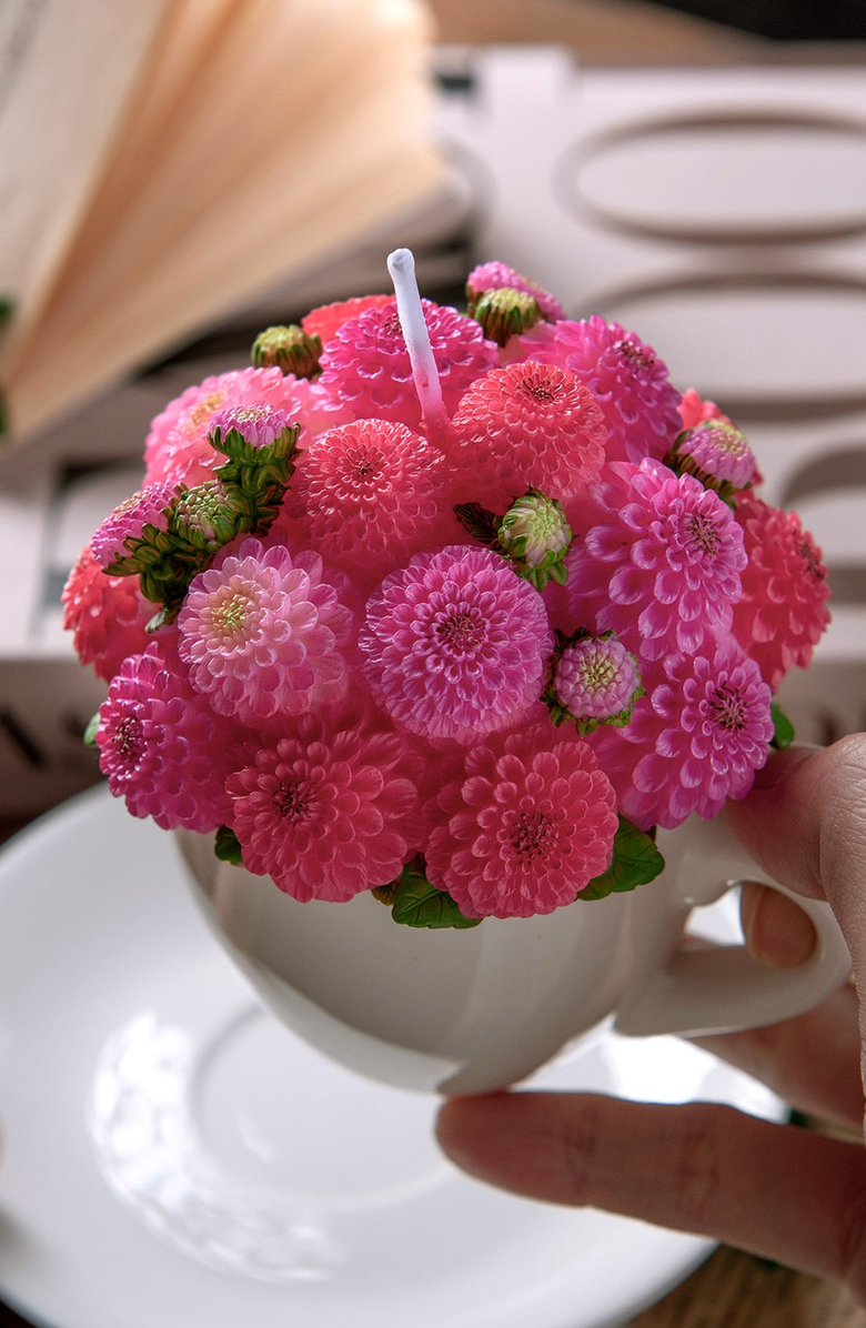 Southlake gifts Dahlia Bouquet Aromatherapy Candle, Alternate, color, Rose Red