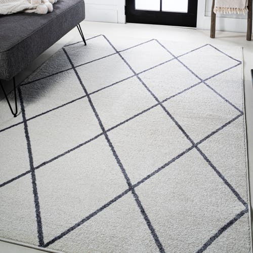 Jonathan Y Cole Minimalist Diamond Trellis Area Rug In White/gray