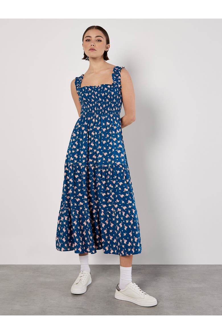 women tiered dress Sleeveless embroidered maxi in waist Plus Size - Y-Neck Tiered
