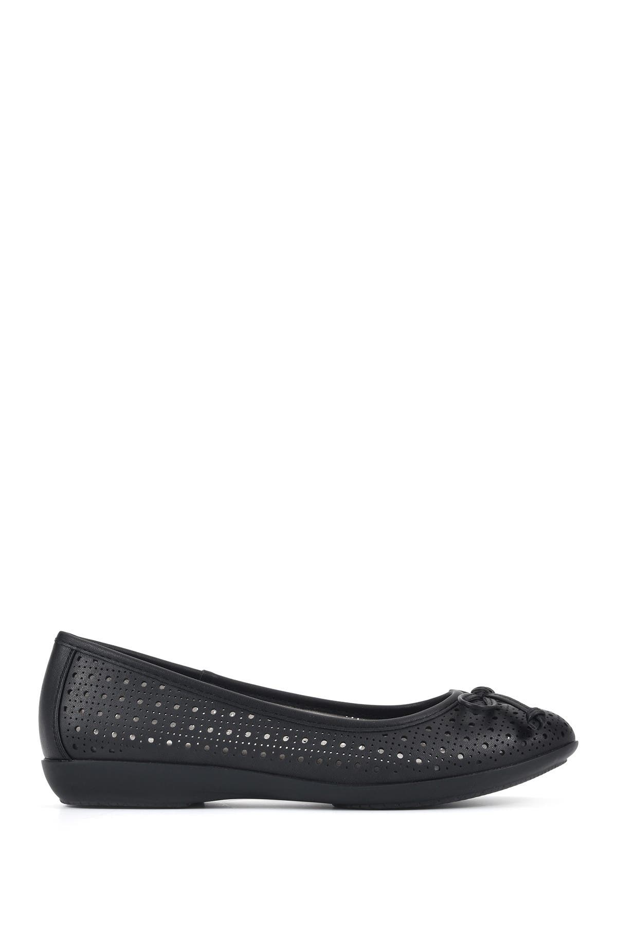 CLIFFS BY WHITE MOUNTAIN Cheryl Ballet Flat, Alternate, color, Black/Burnished/Smooth