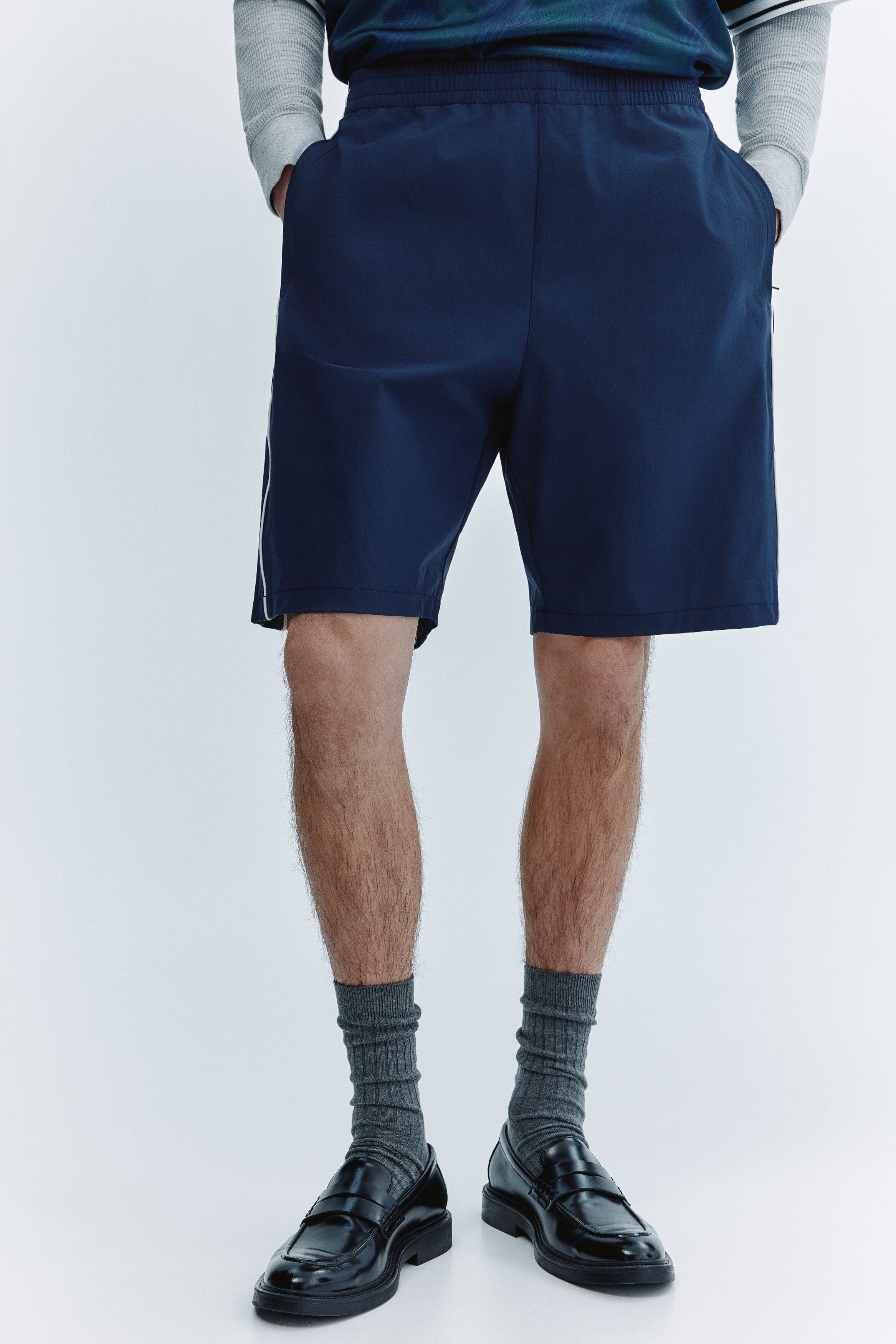 Knee-length shorts - image 2
