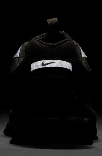 Zoom Vomero Roam Sneaker