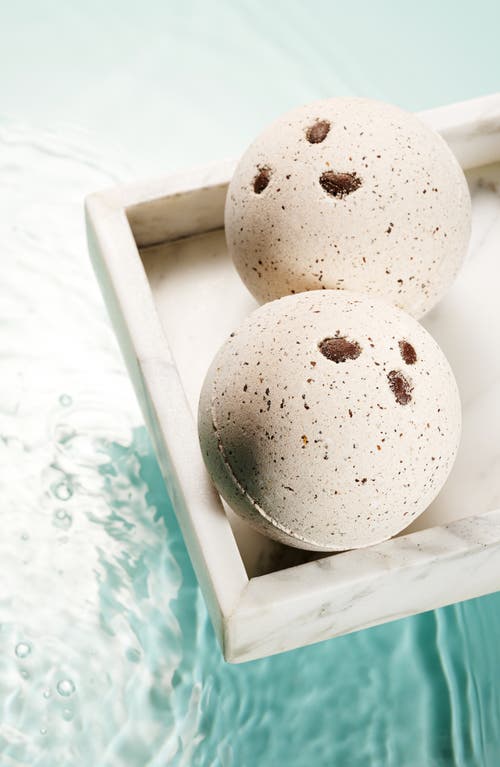 Lovery Extra Large Coffee Bath Bomb In Off-white/dark Brown