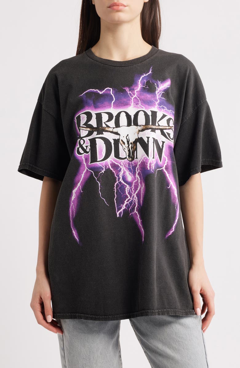 Merch Traffic Brooks & Dunn Oversize Graphic T-Shirt, Main, color, 