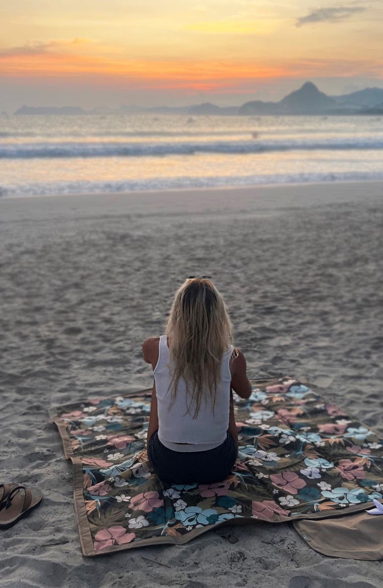 little unicorn 5 x 10 Outdoor Blanket, Alternate, color, Hibiscus