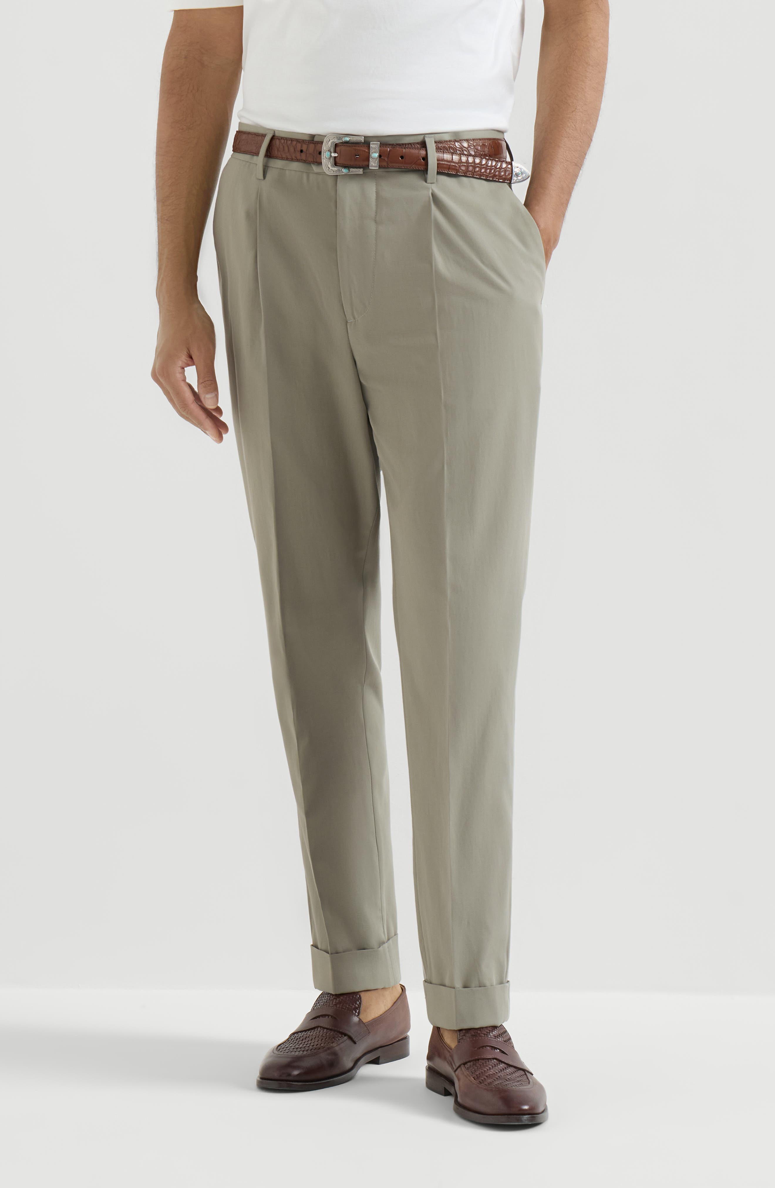 Trousers with pleats