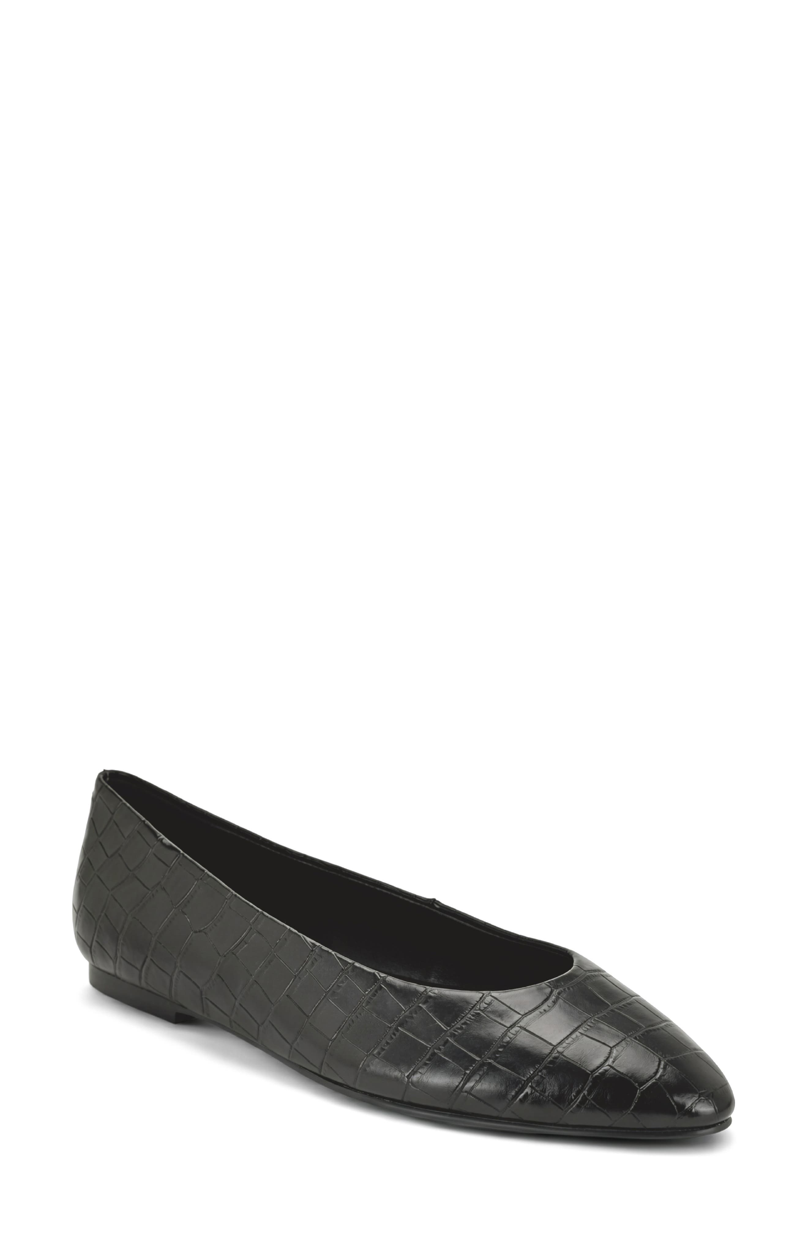 Vecka Almond Toe Flat
