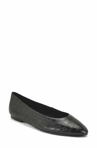 Vecka Almond Toe Flat