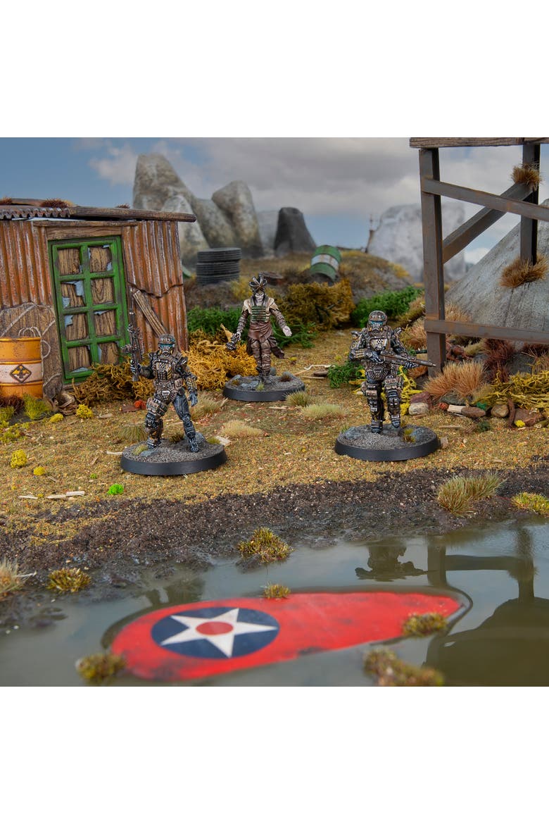 3 Resin Figures & Bases, Alternate, color, Multicolored
