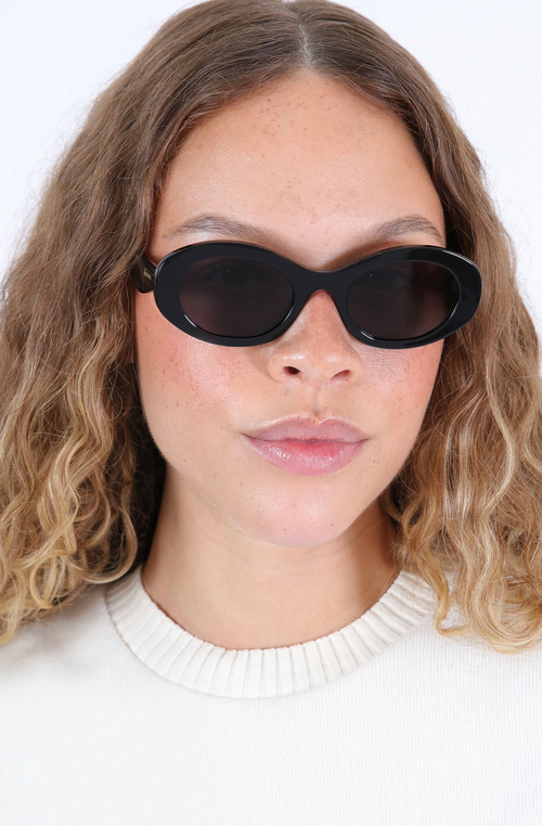 Illesteva Luna Sunglasses In Black/grey