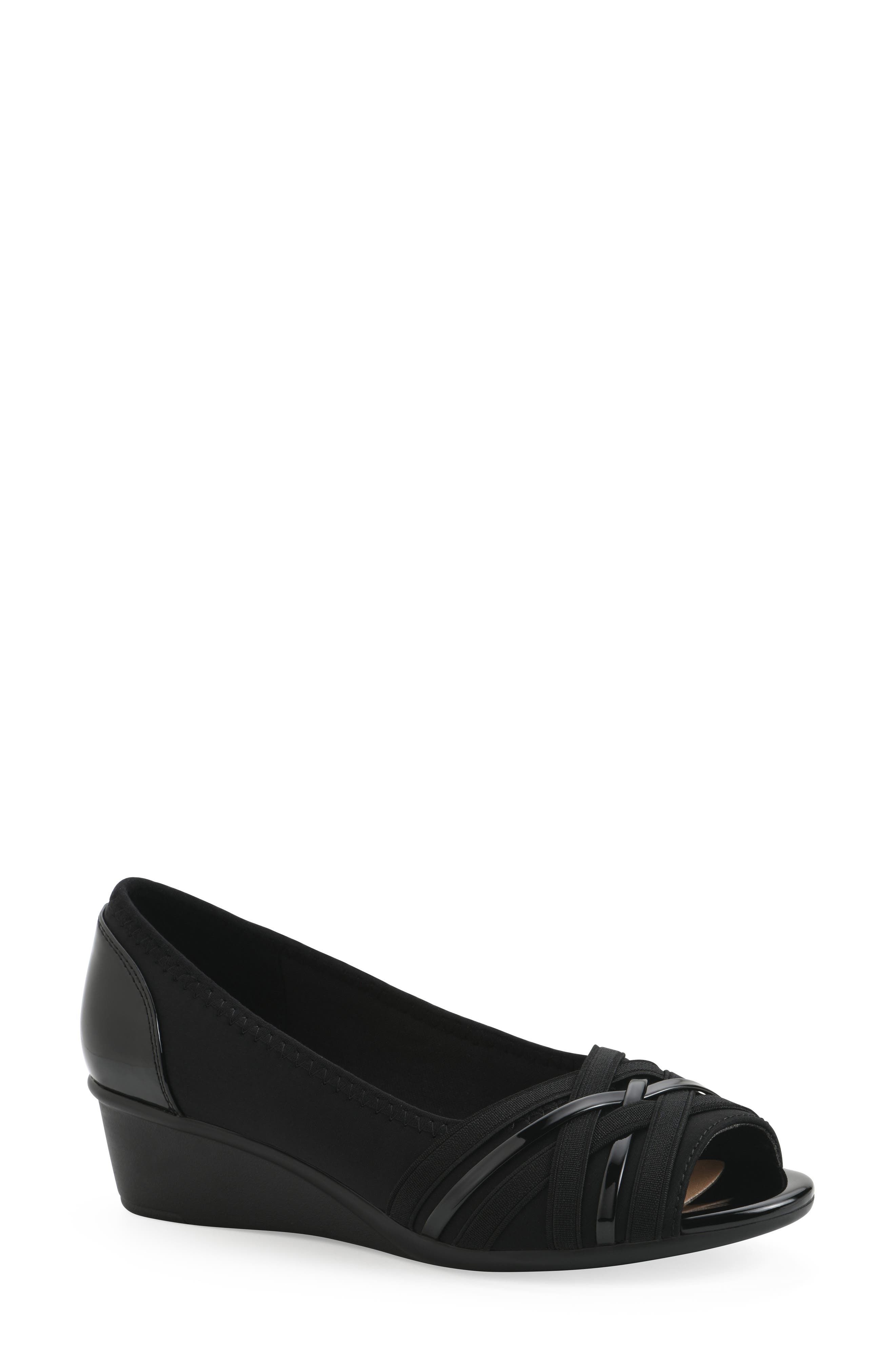 CLIFFS BY WHITE MOUNTAIN Boldest Wedge Peep Toe Pump