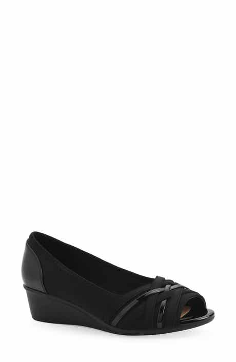 CLIFFS BY WHITE MOUNTAIN Boldest Wedge Peep Toe Pump