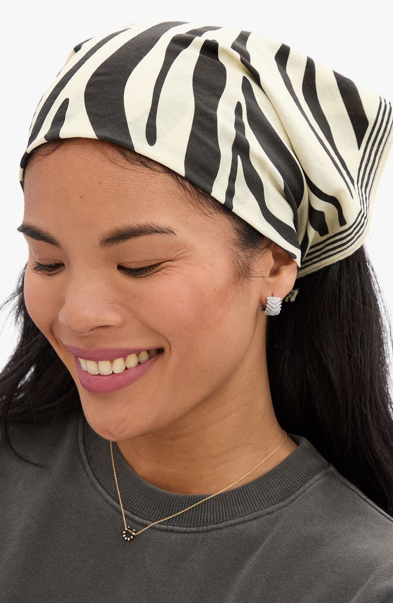 Clare V. Herringbone Crystal Huggie Hoops, Alternate, color, Clear