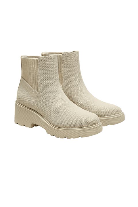 Round-Toe Chunky Platform Travel Boots (Everly)